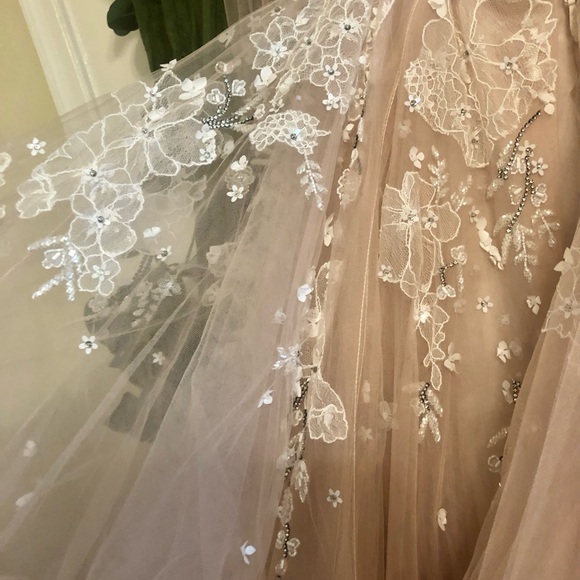 Hayley Paige Rarity Wedding Dress - Picture 12 of 15